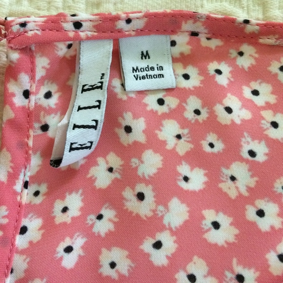 Elle top size medium - Picture 3 of 3